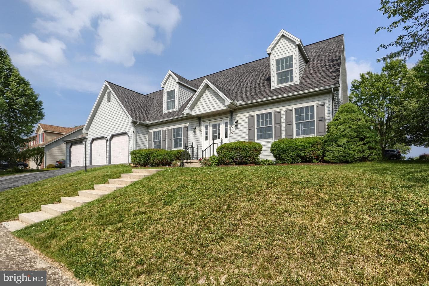 1 Grandview Court photo 1