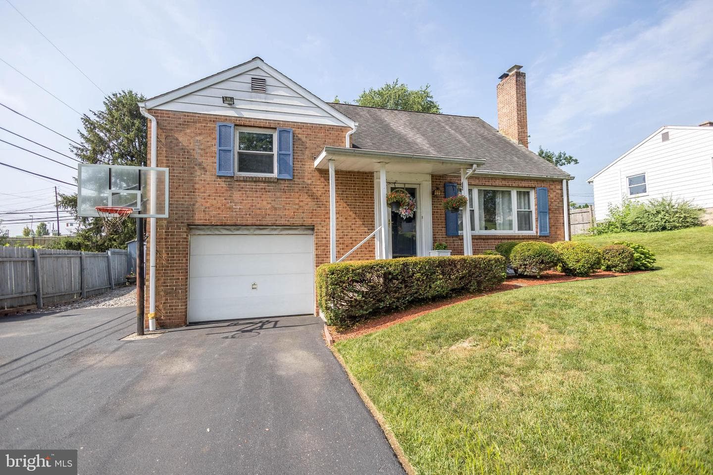 5003 McDonald Drive photo 1
