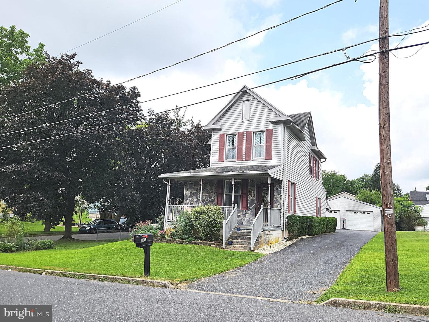 301 2nd Street photo 1