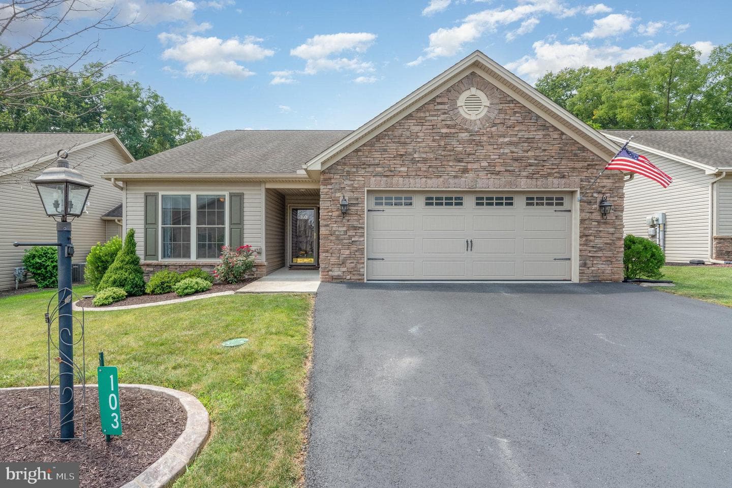 103 Thorncroft Drive photo 1