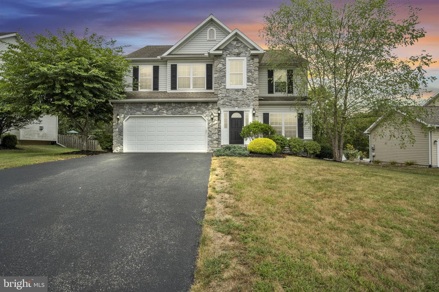 215 West View photo 1