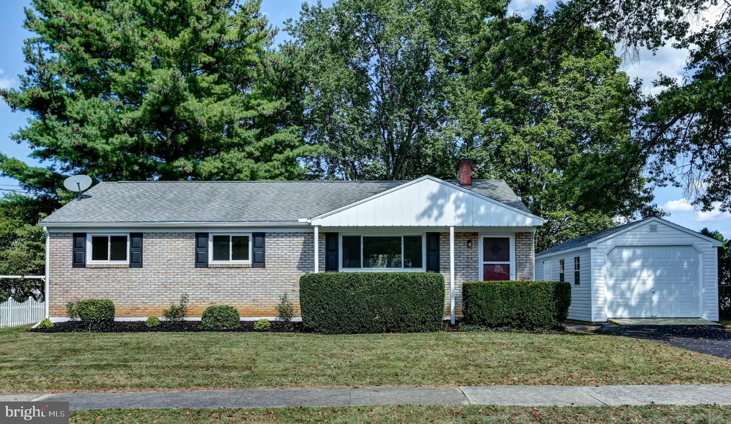 12 Rockaway Drive photo 1