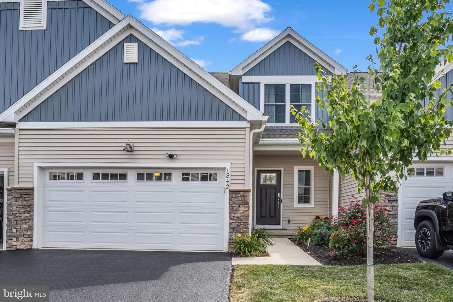 1842 Shady Lane photo 1