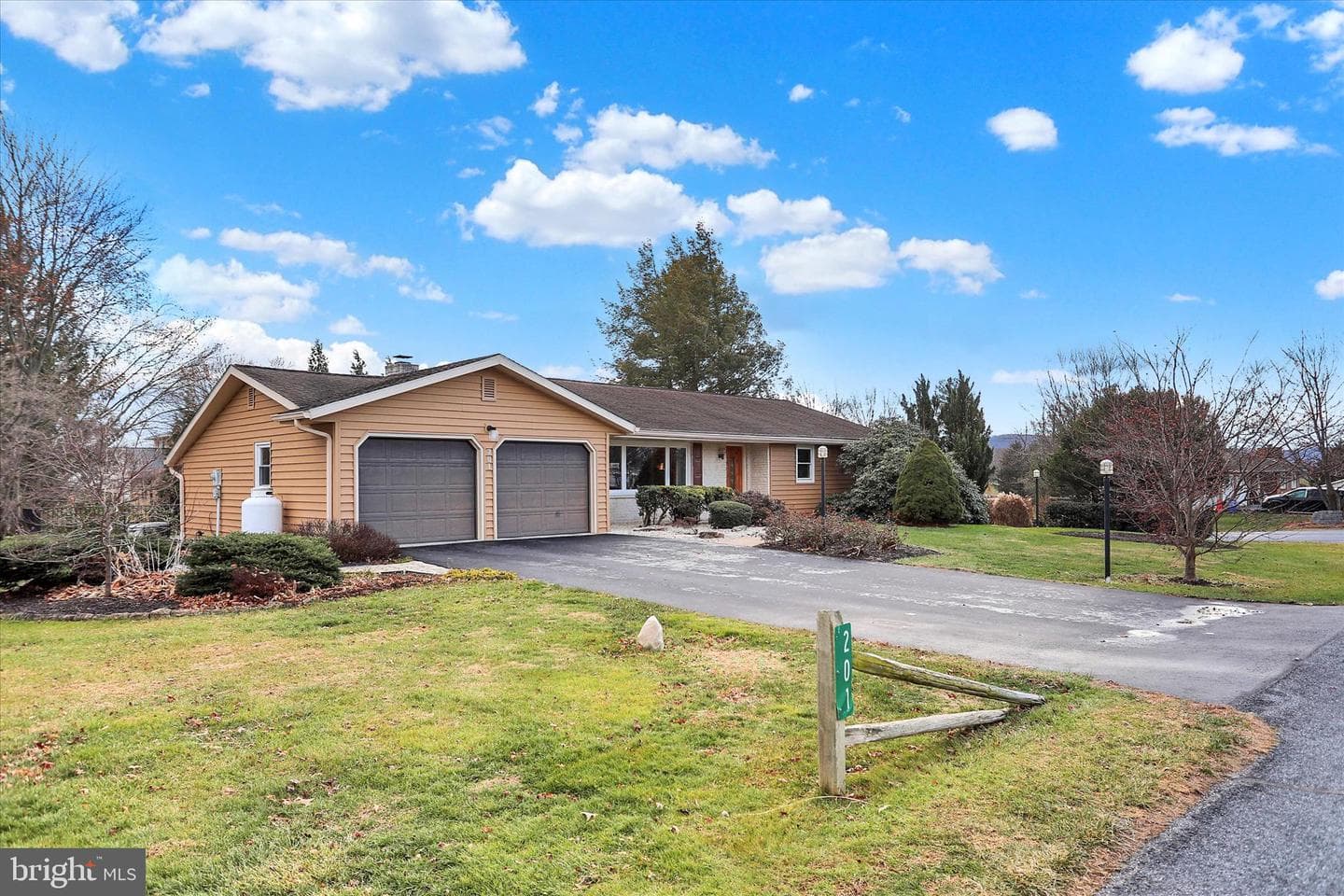 201 Westview Drive photo 1