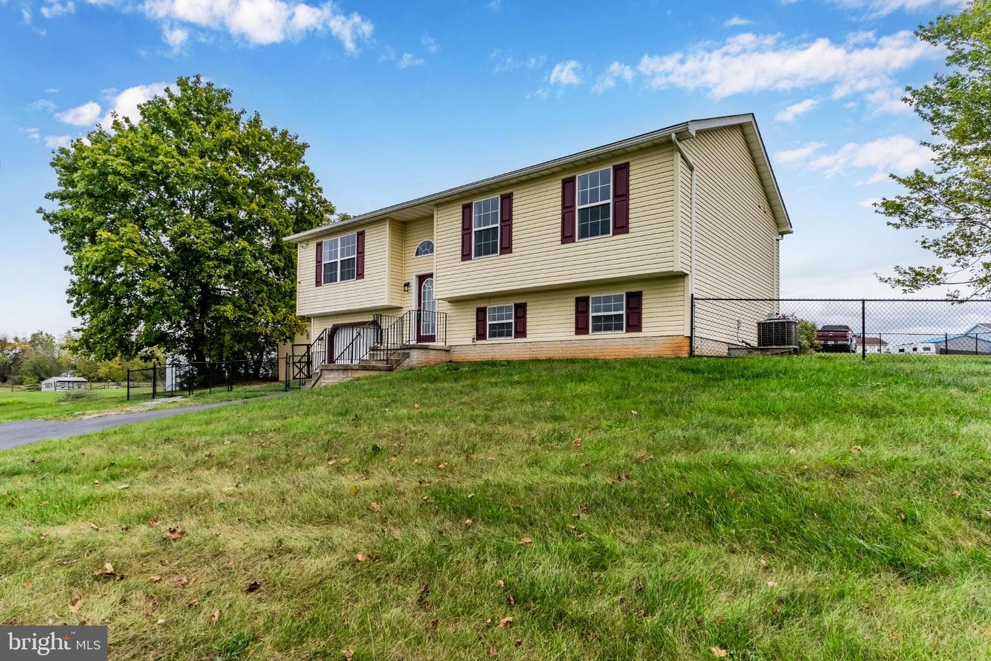 99 Middle Spring Road photo 1