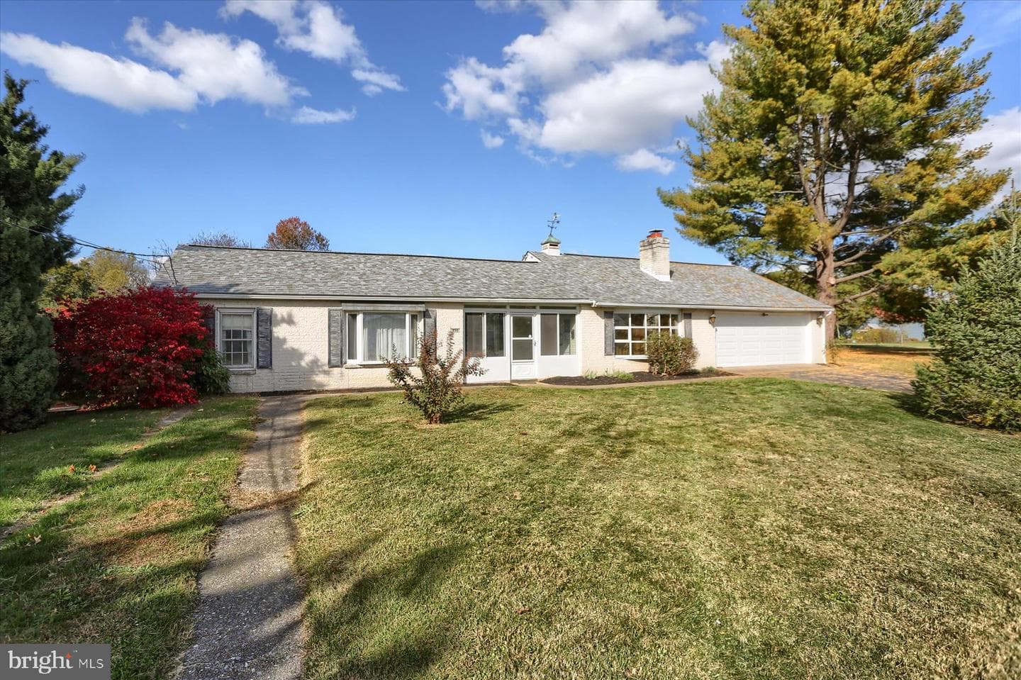 950 W Trindle Road photo 1