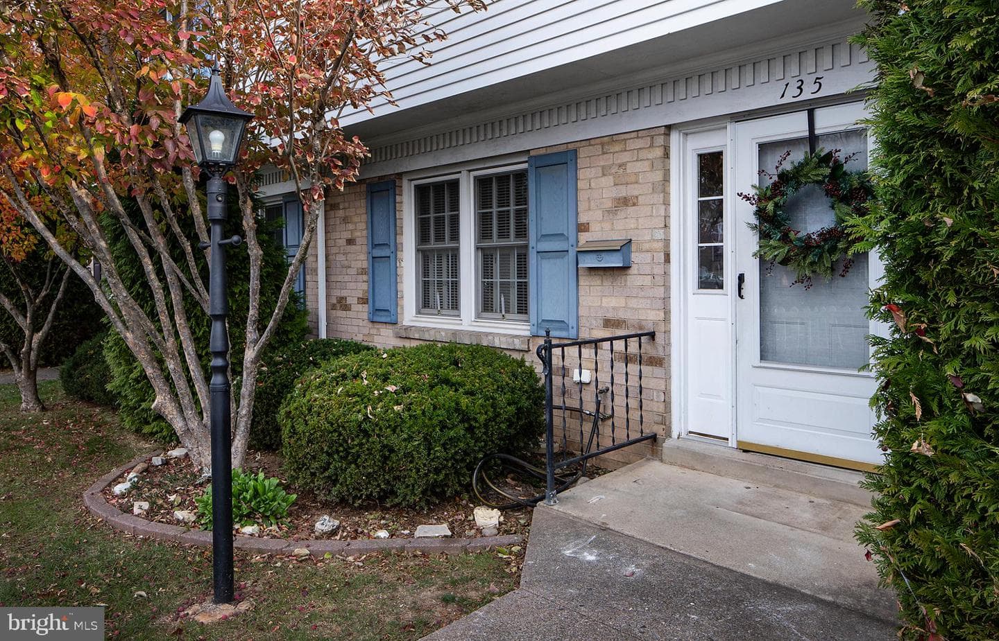 135 W Vine Street photo 1