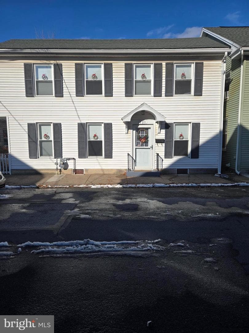 121 E Locust Street photo 1