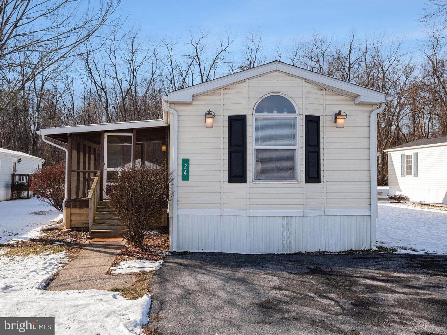 24 Hathaway Drive photo 1