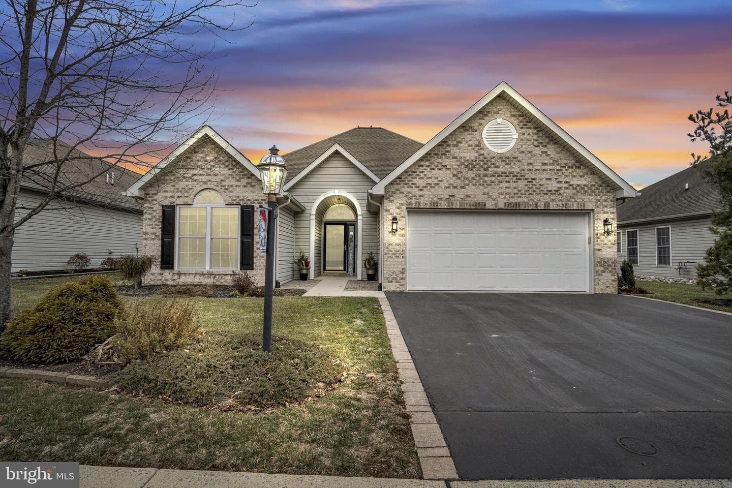 100 Longwood Drive photo 1