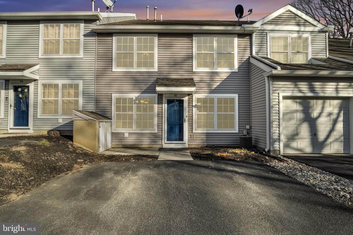 16 Courtyard Drive photo 1