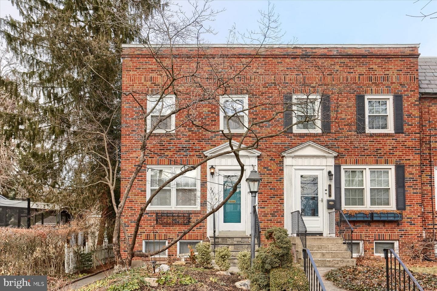 257 W Willow Street photo 1