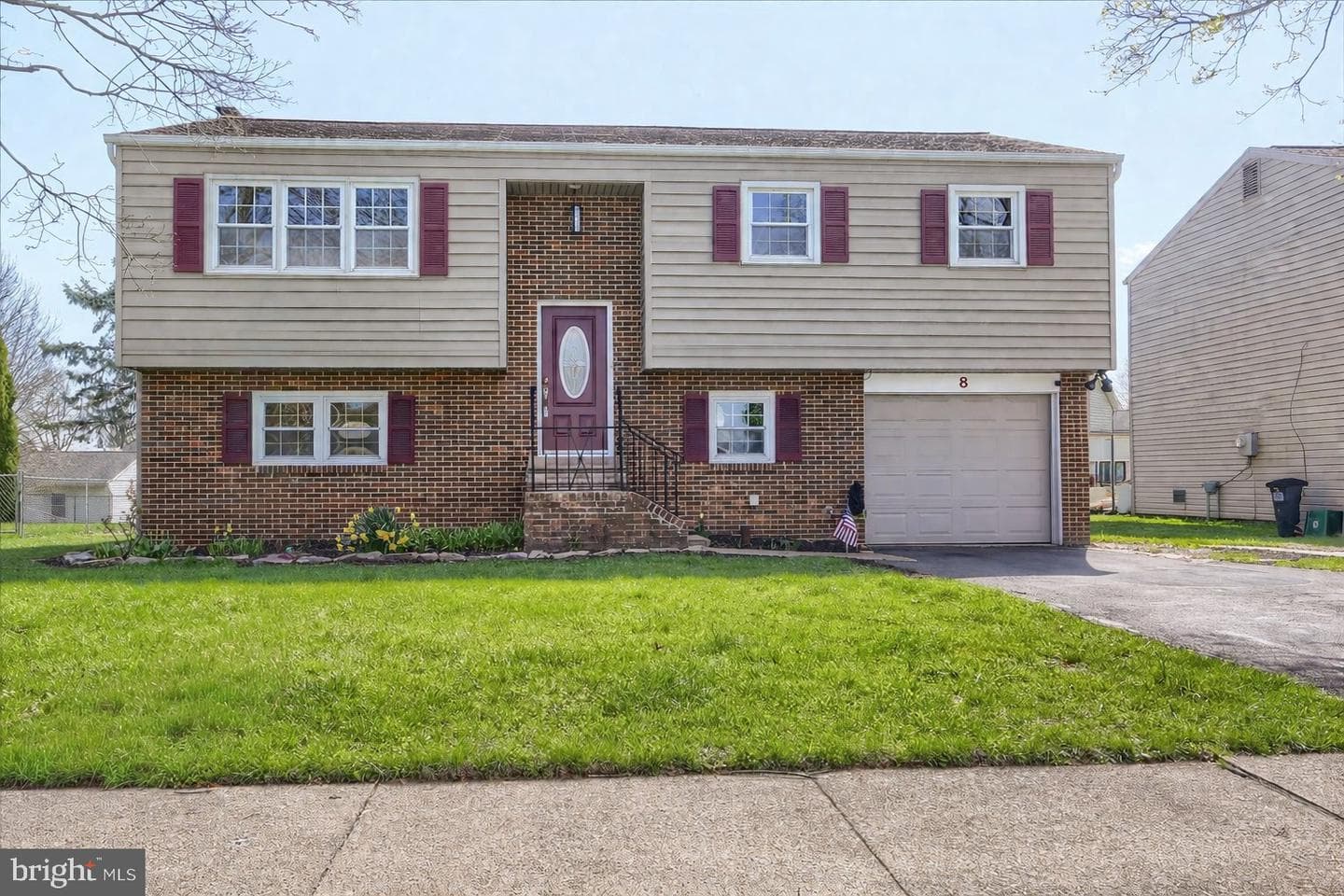 8 Edgewood Drive photo 1