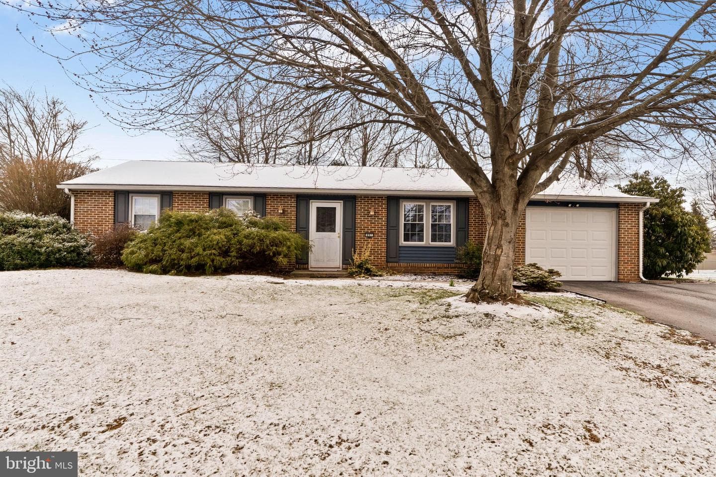 897 Emily Drive photo 1