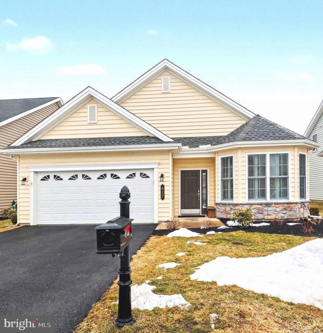 617 Republic Way photo 1