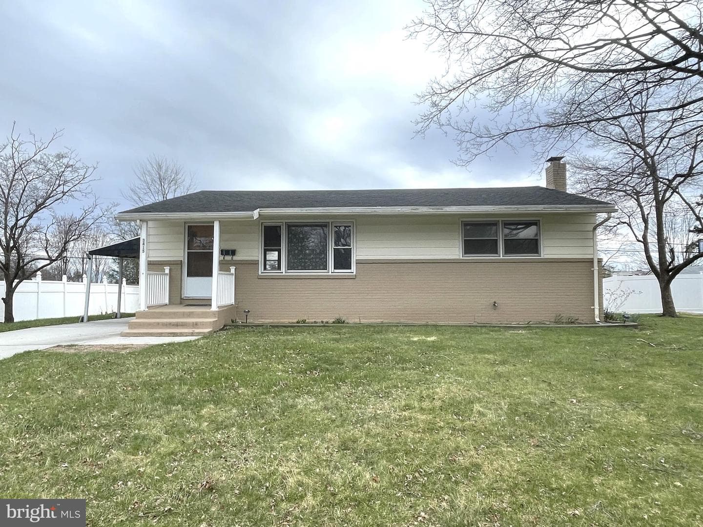 3415 Hawthorne Drive photo 1