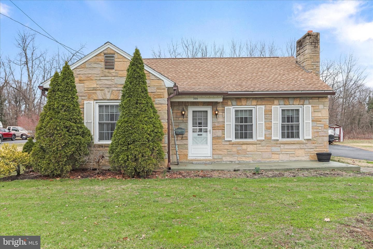 301 Roxbury Road photo 1