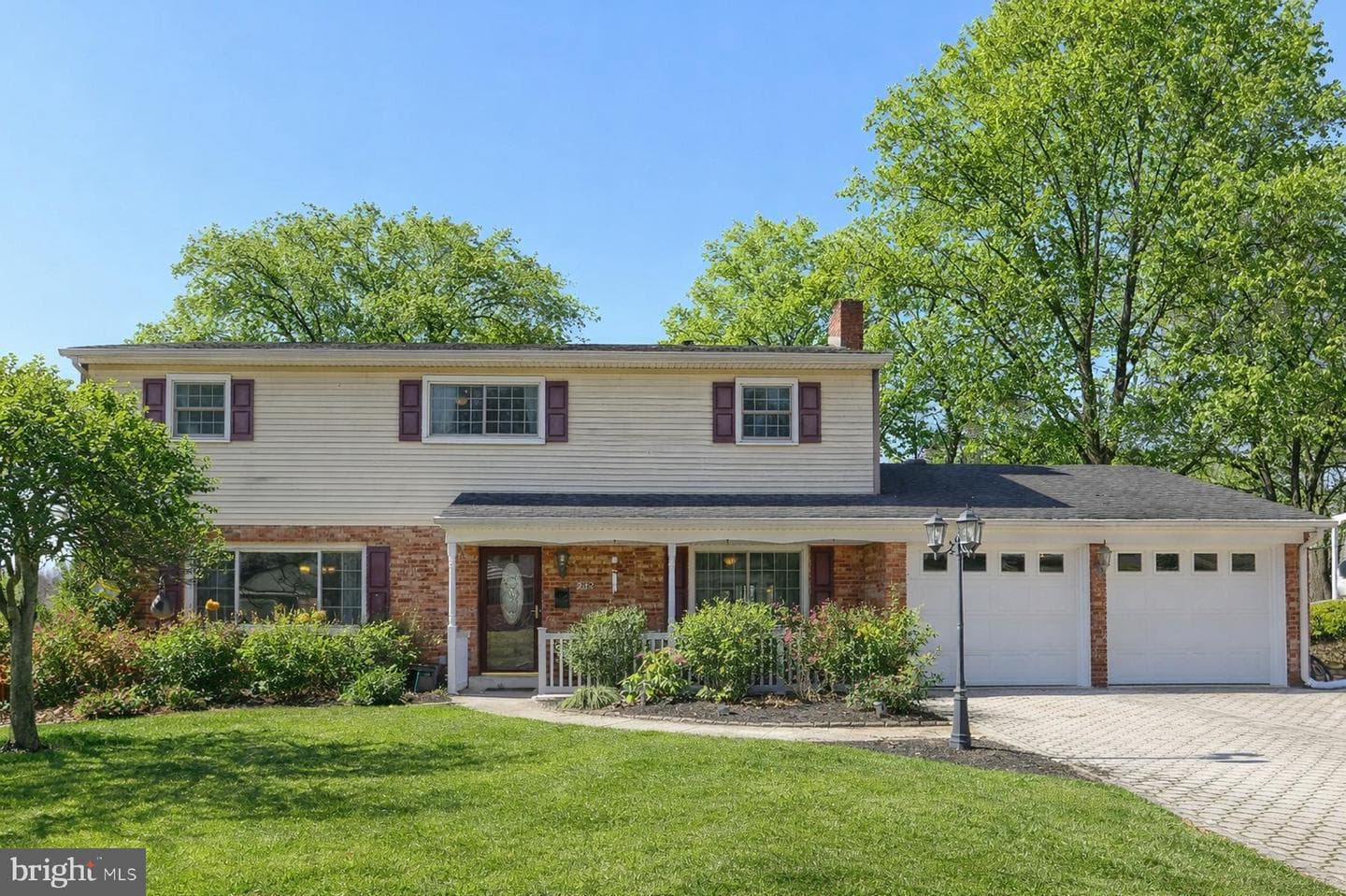 232 Winding Way photo 1