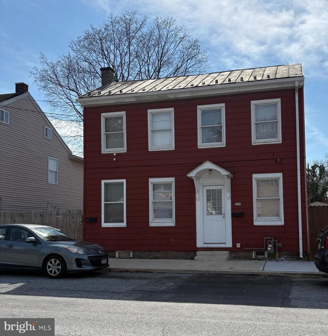 225 W Locust Street photo 1