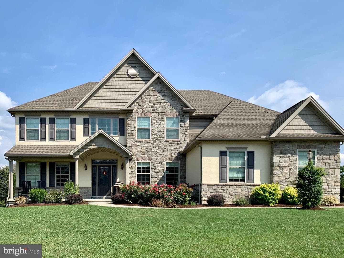 1405 Summit Way photo 1