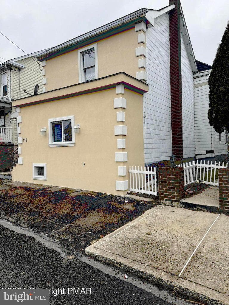 114 E Ludlow Street photo 1