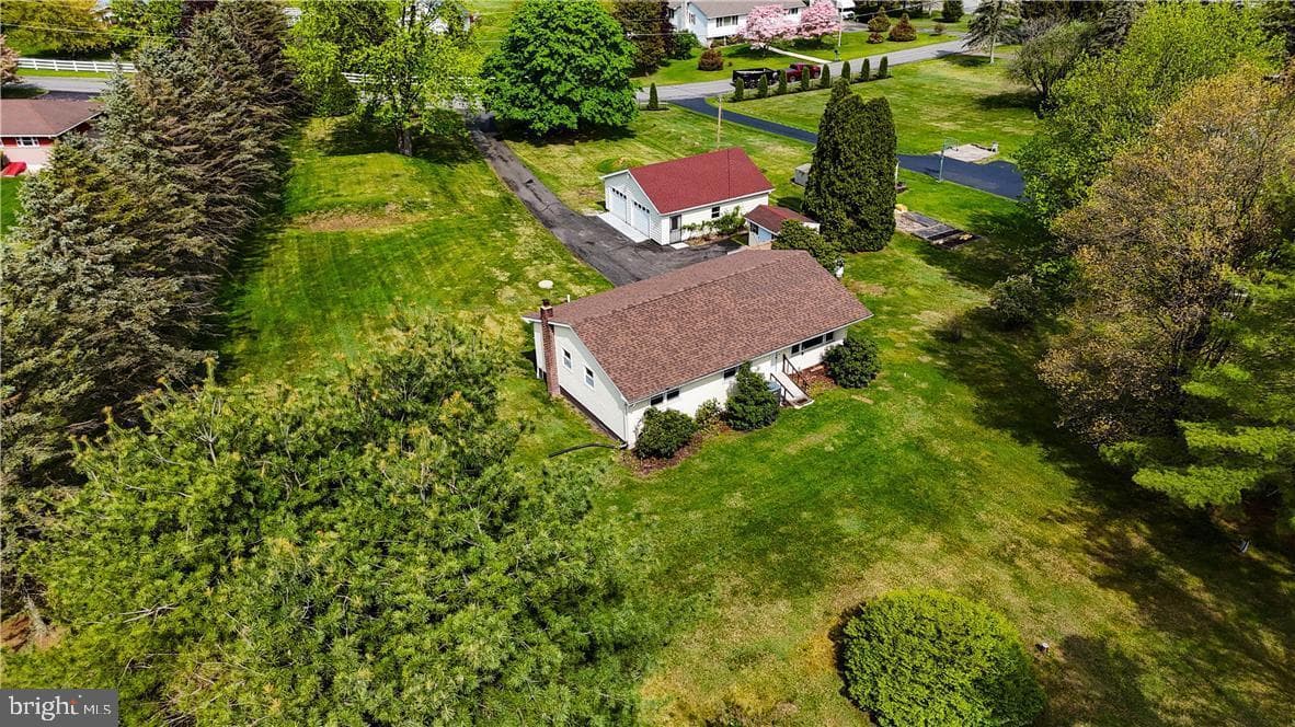 990 E James Street photo 1