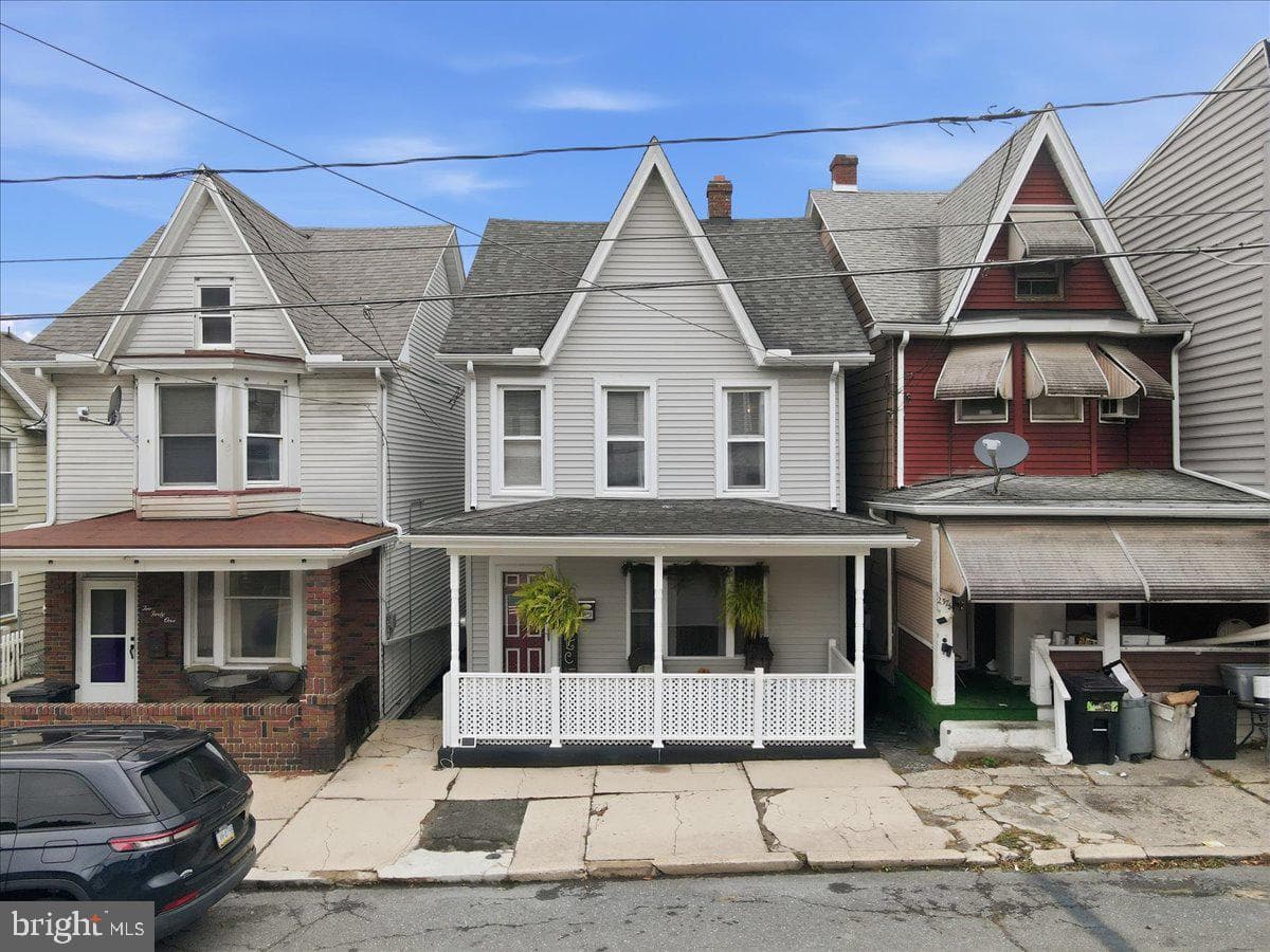 239 W Bertsch Street photo 1