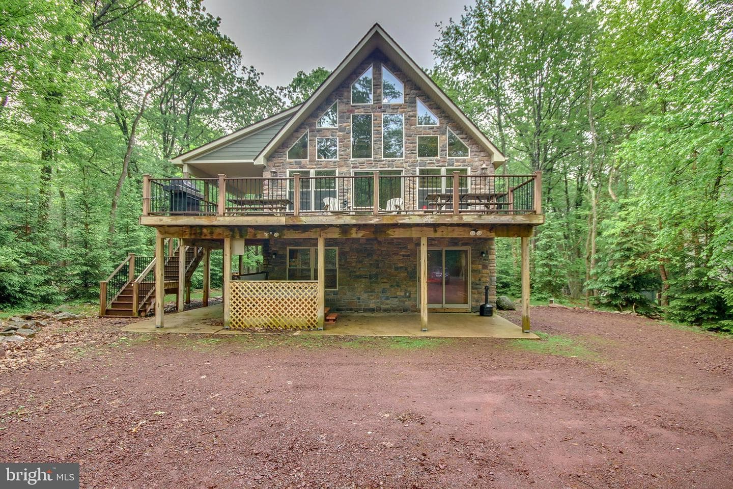 87 Pineknoll Drive