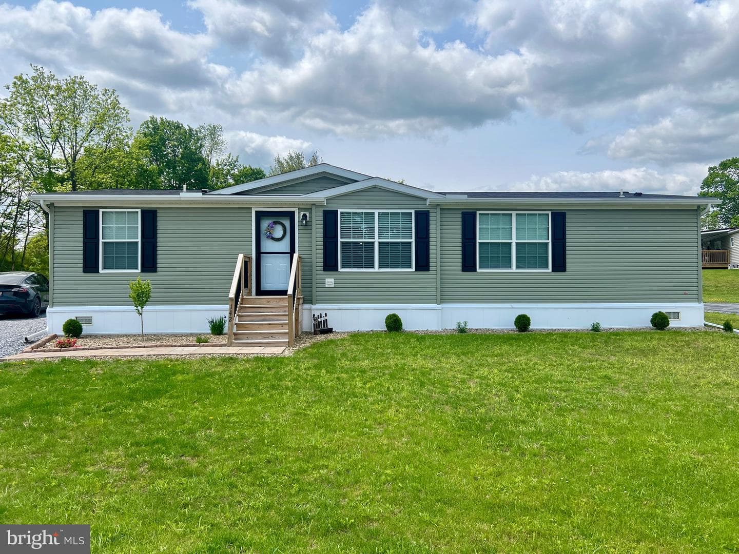 142 Meadow Lane photo 1