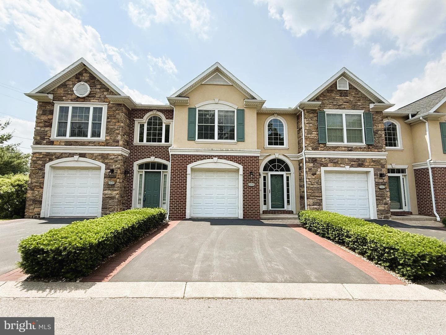 187 Wiltree Court photo 1