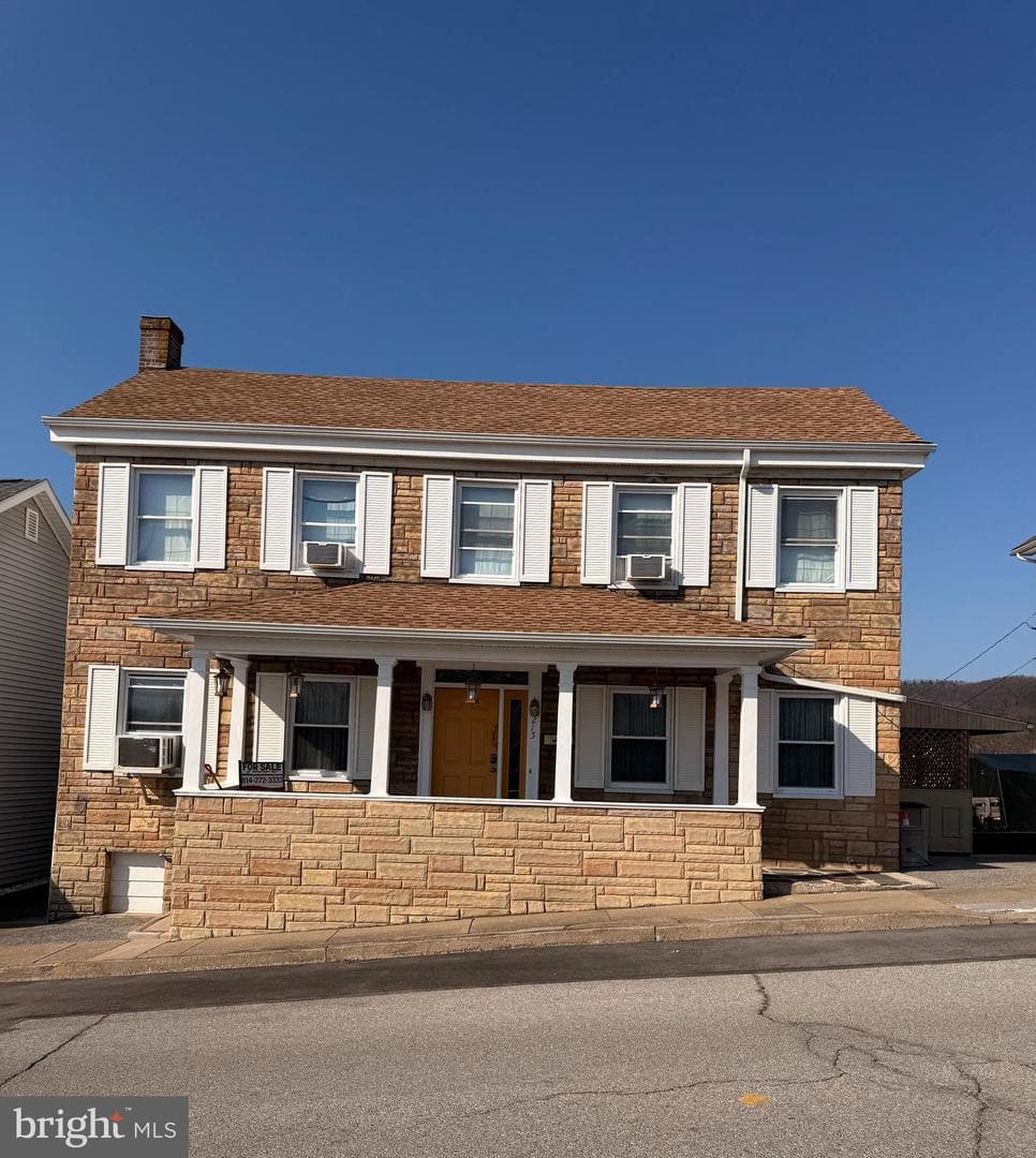 215 E High Street photo 1