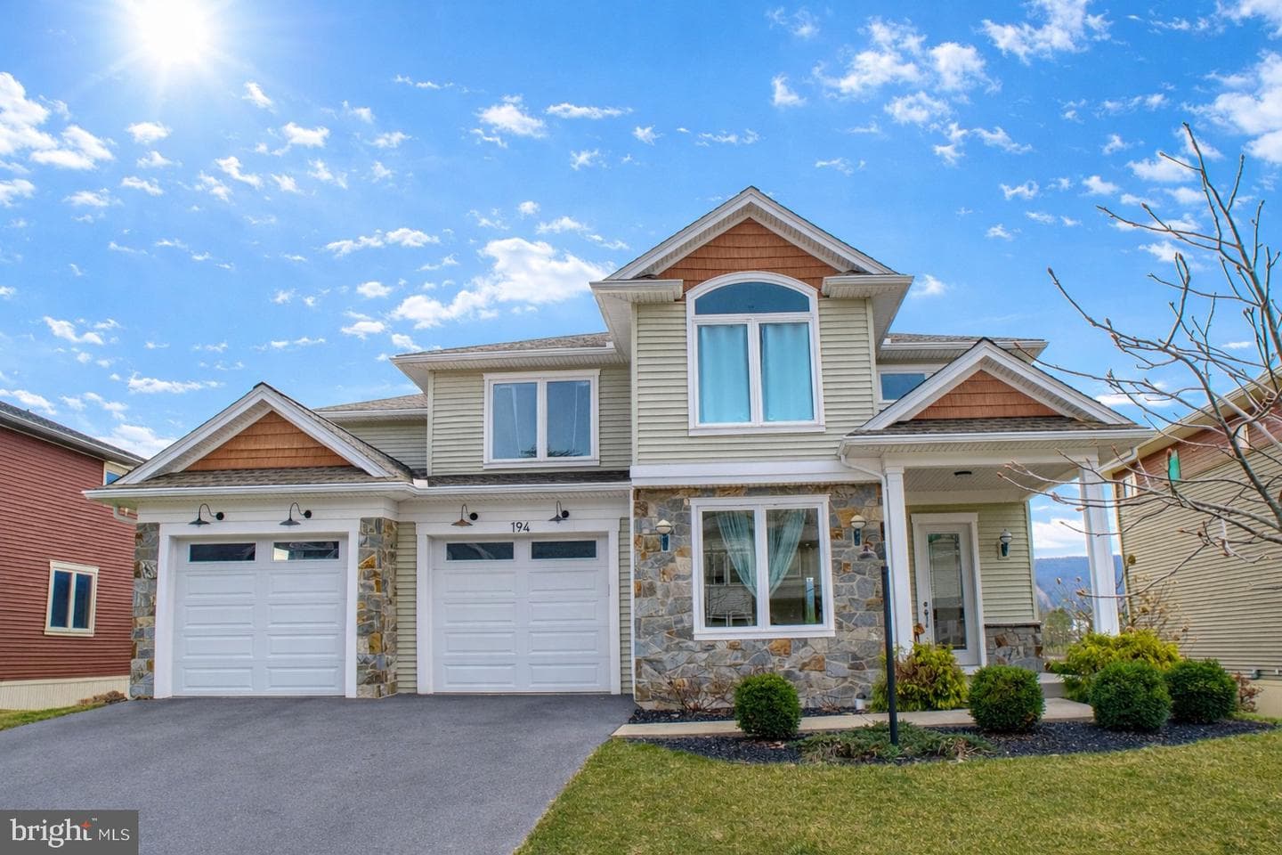 194 Derek Drive photo 1