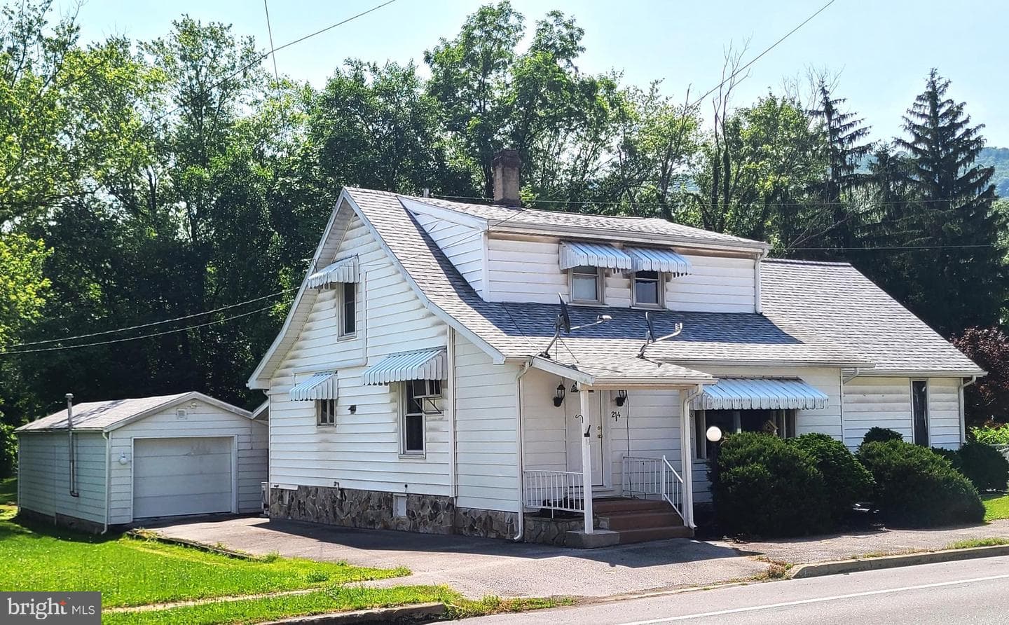 214 Turnpike Street photo 1