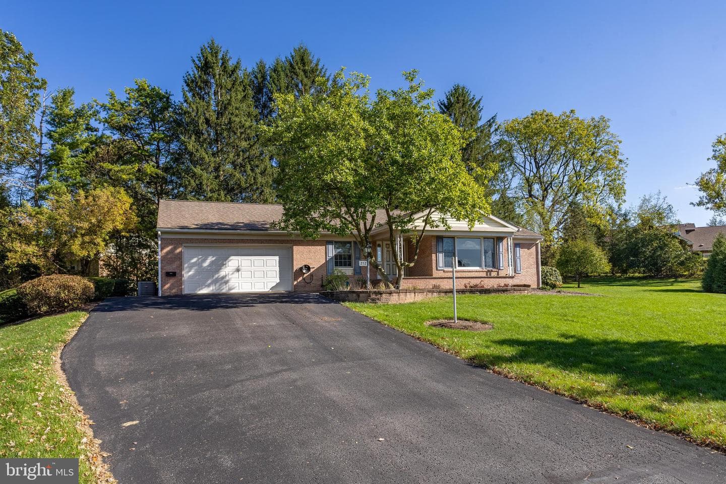 212 Seneca Circle photo 1