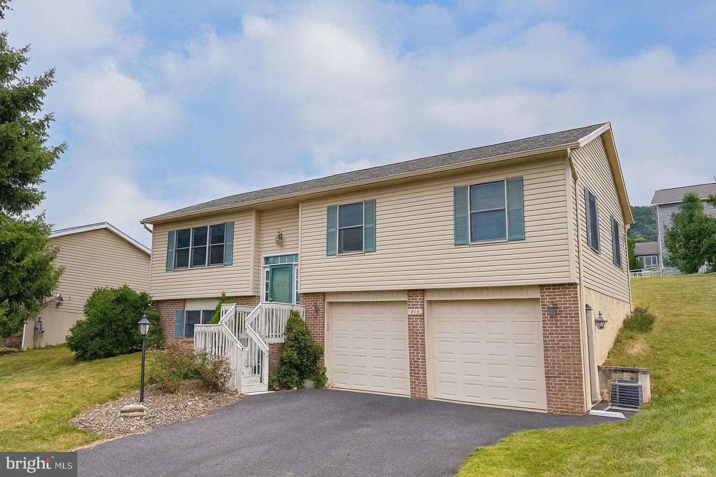 213 1st Avenue photo 1
