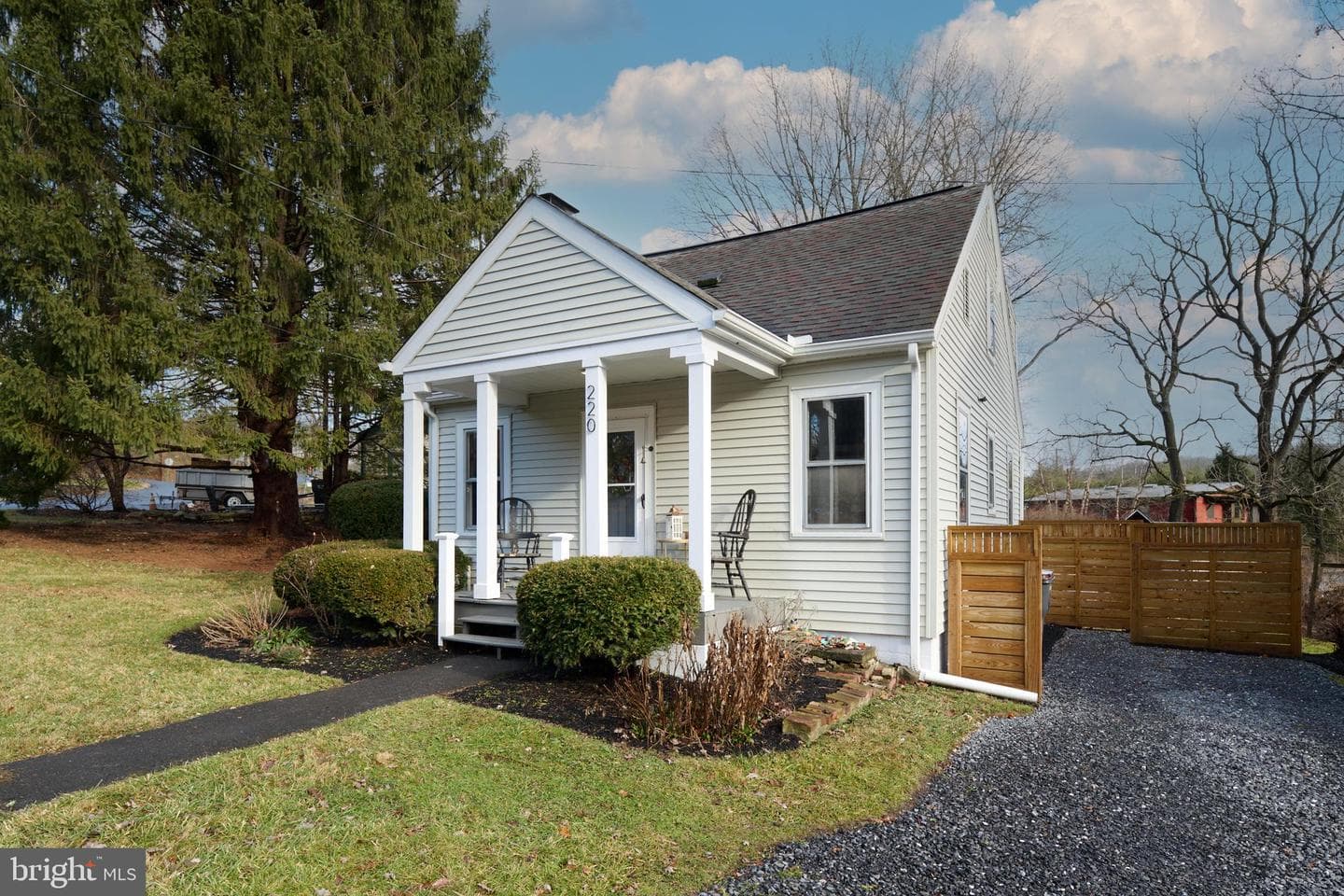 220 Shady Drive photo 1
