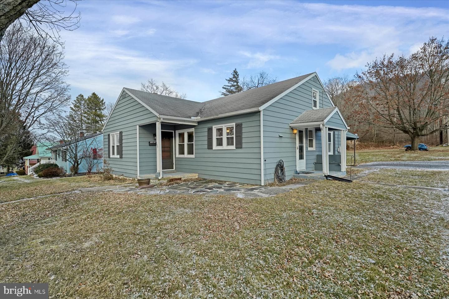 147 Sunset Avenue photo 1