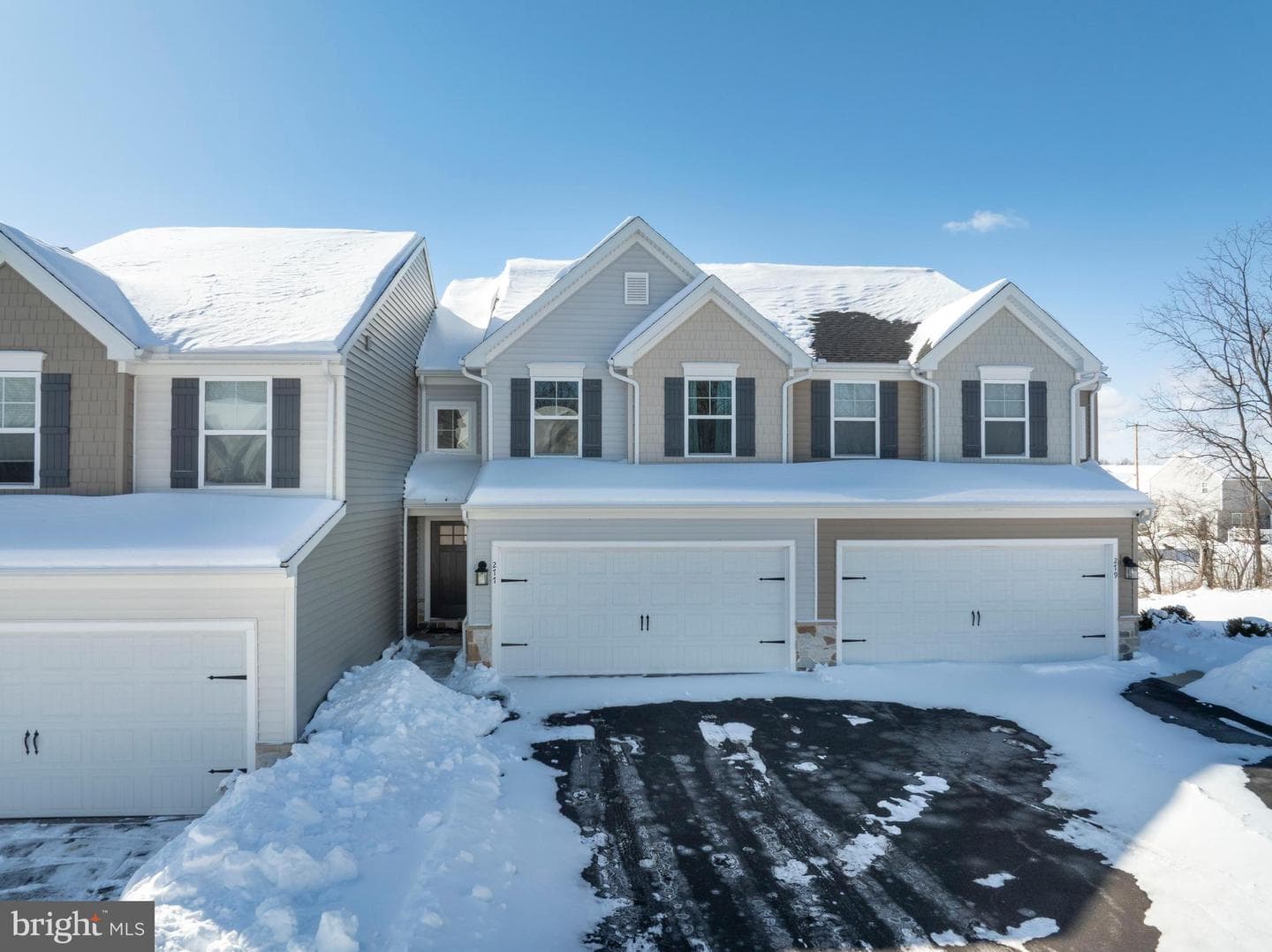 277 Isabella Circle photo 1