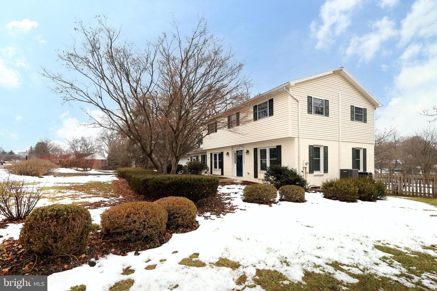 1027 Greenbriar Drive photo 1