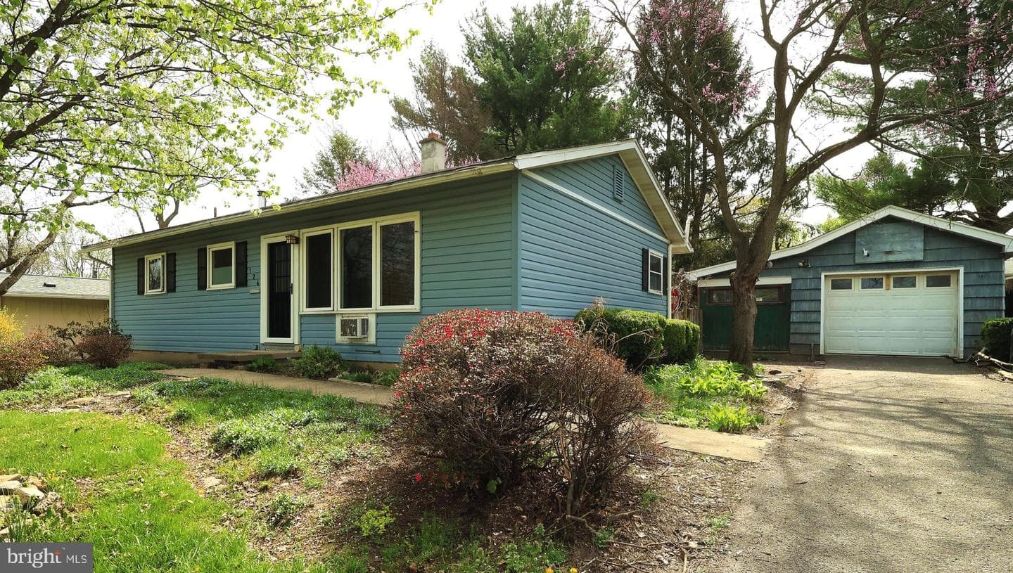 126 W South Hills Avenue photo 1