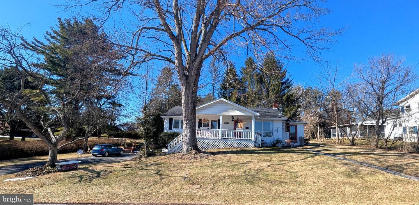429 Simpson Street photo 1