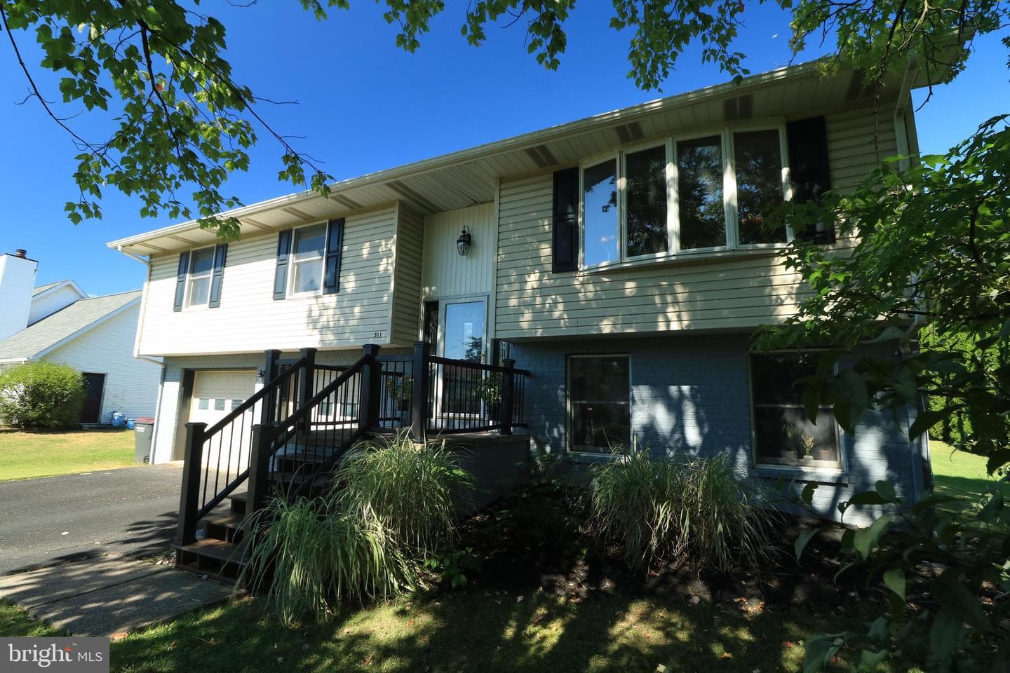 311 Goldfinch Drive photo 1