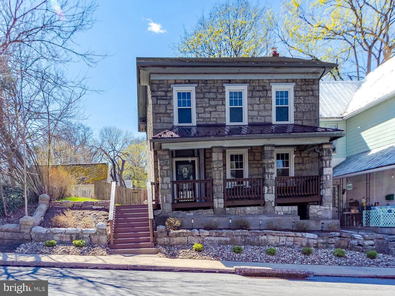 320 E Bishop Street photo 1