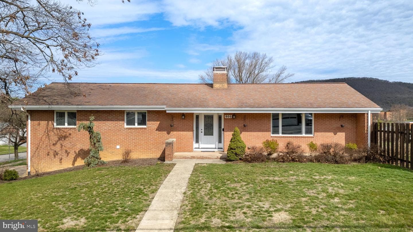 805 E High Street photo 1