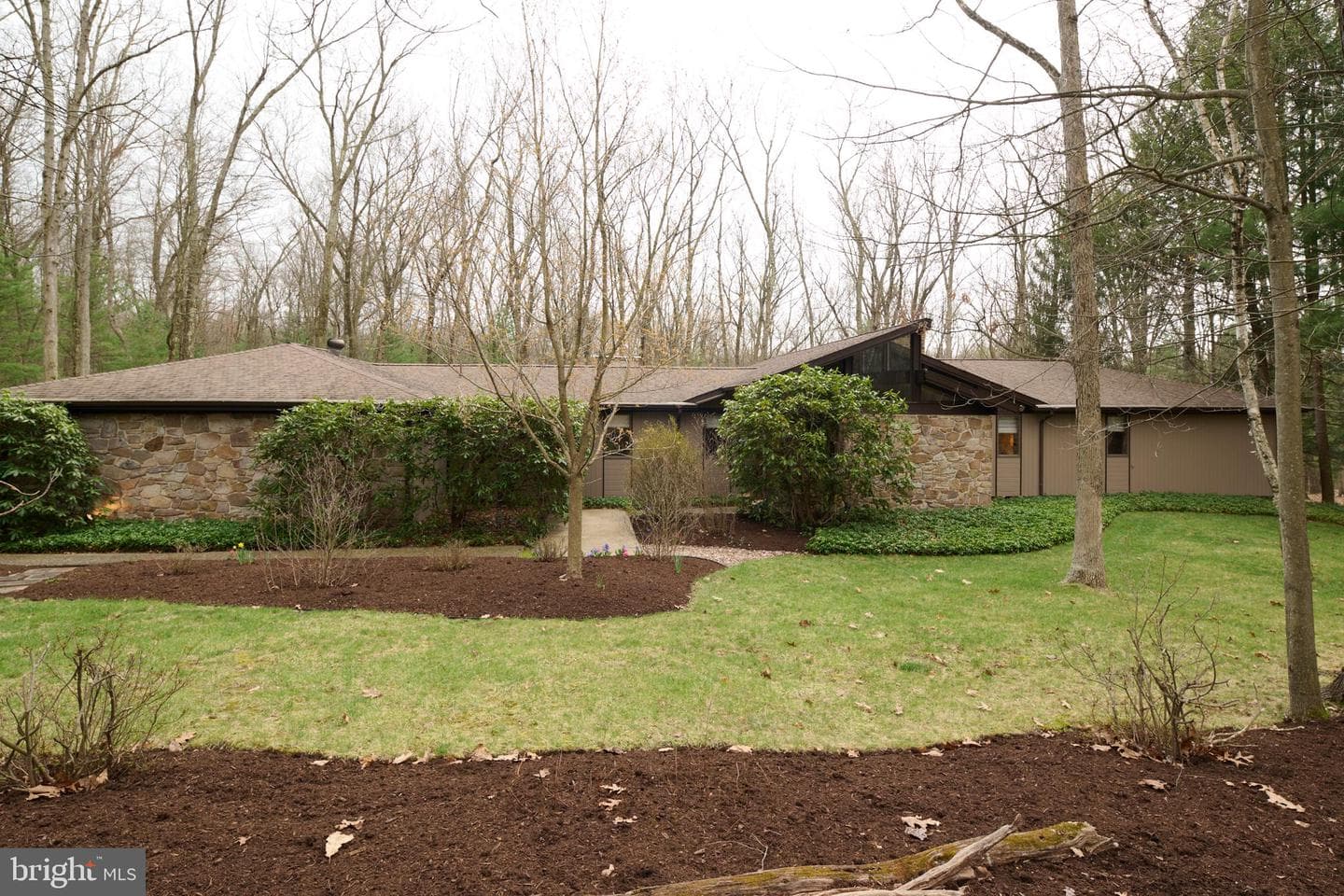 576 E Shadow Lane photo 1
