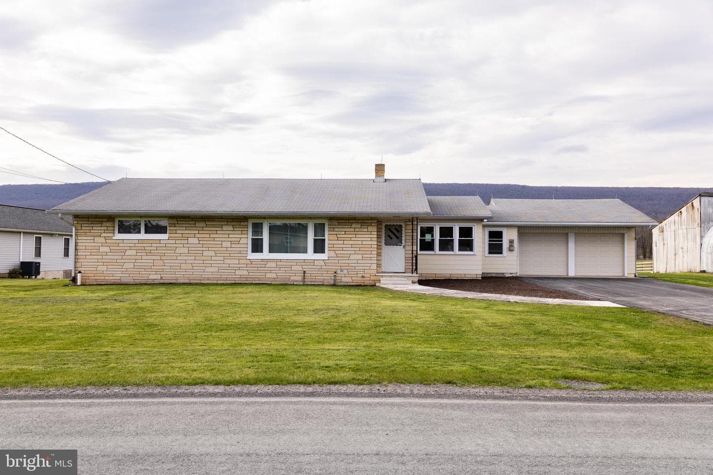 167 Manor Road photo 1