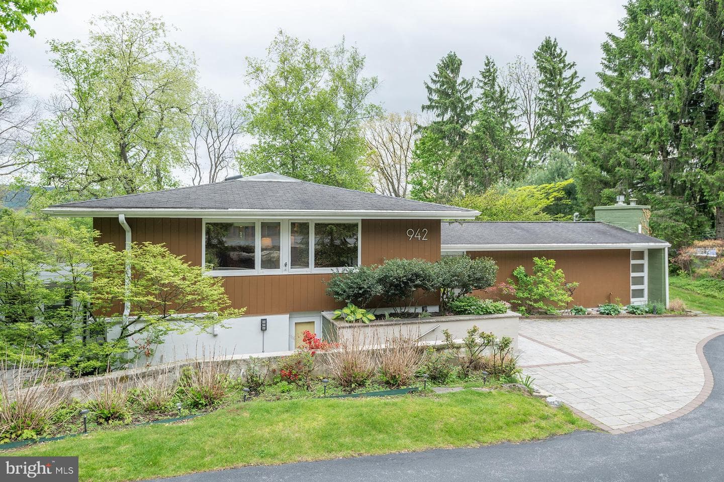 942 Robin Road