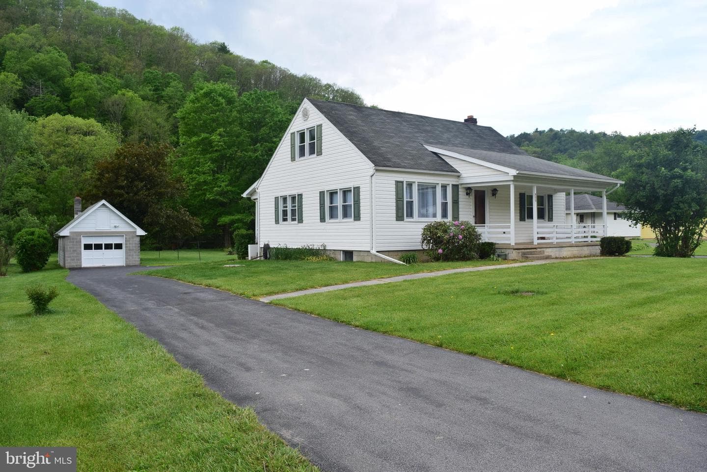 930 Runville Road photo 1
