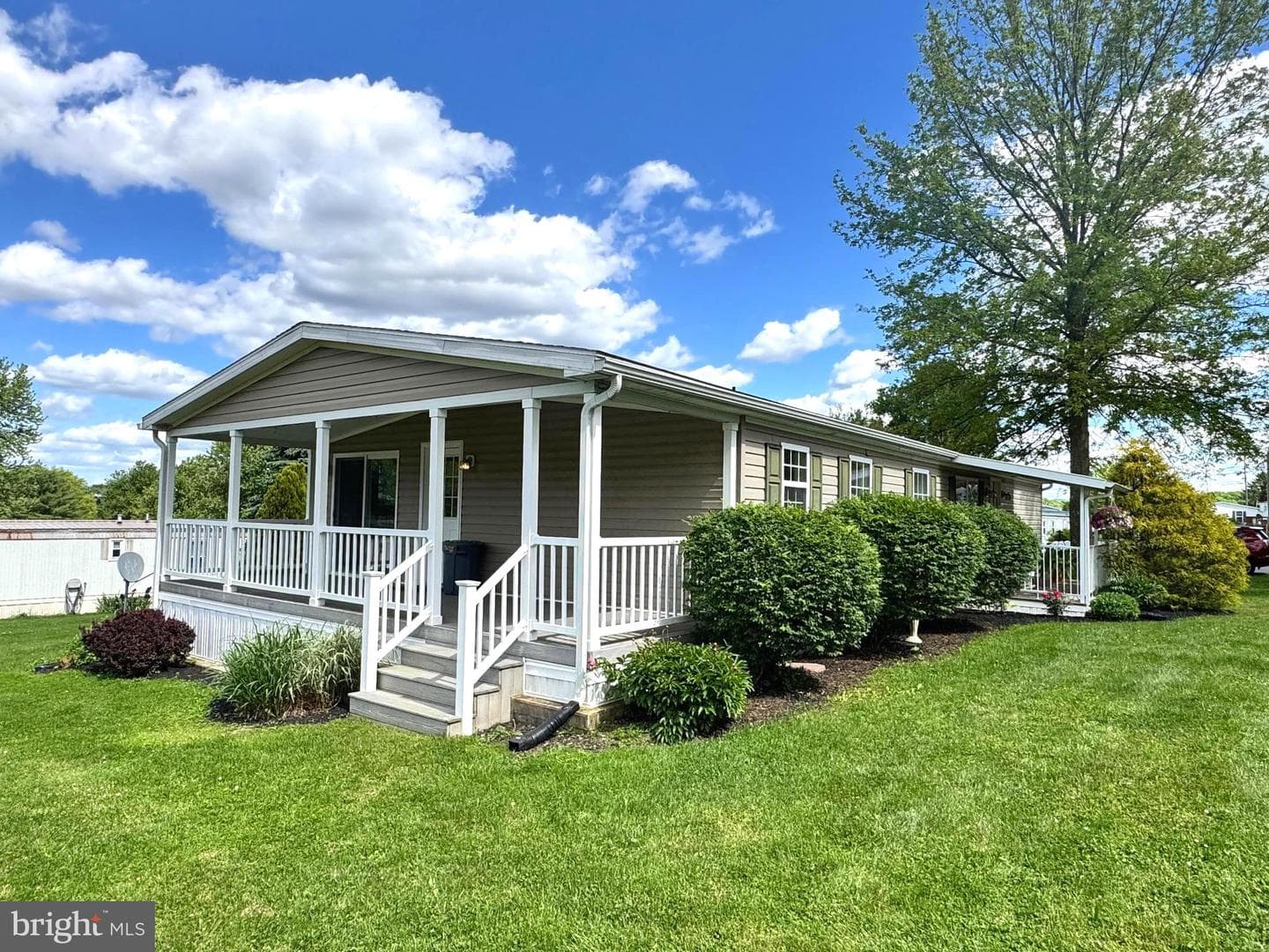 328 Hickory Street photo 1
