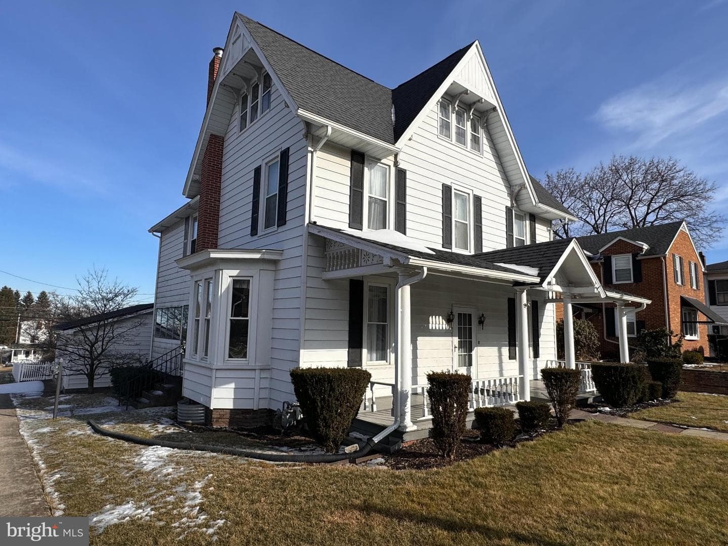 302 Fairview Street S photo 1